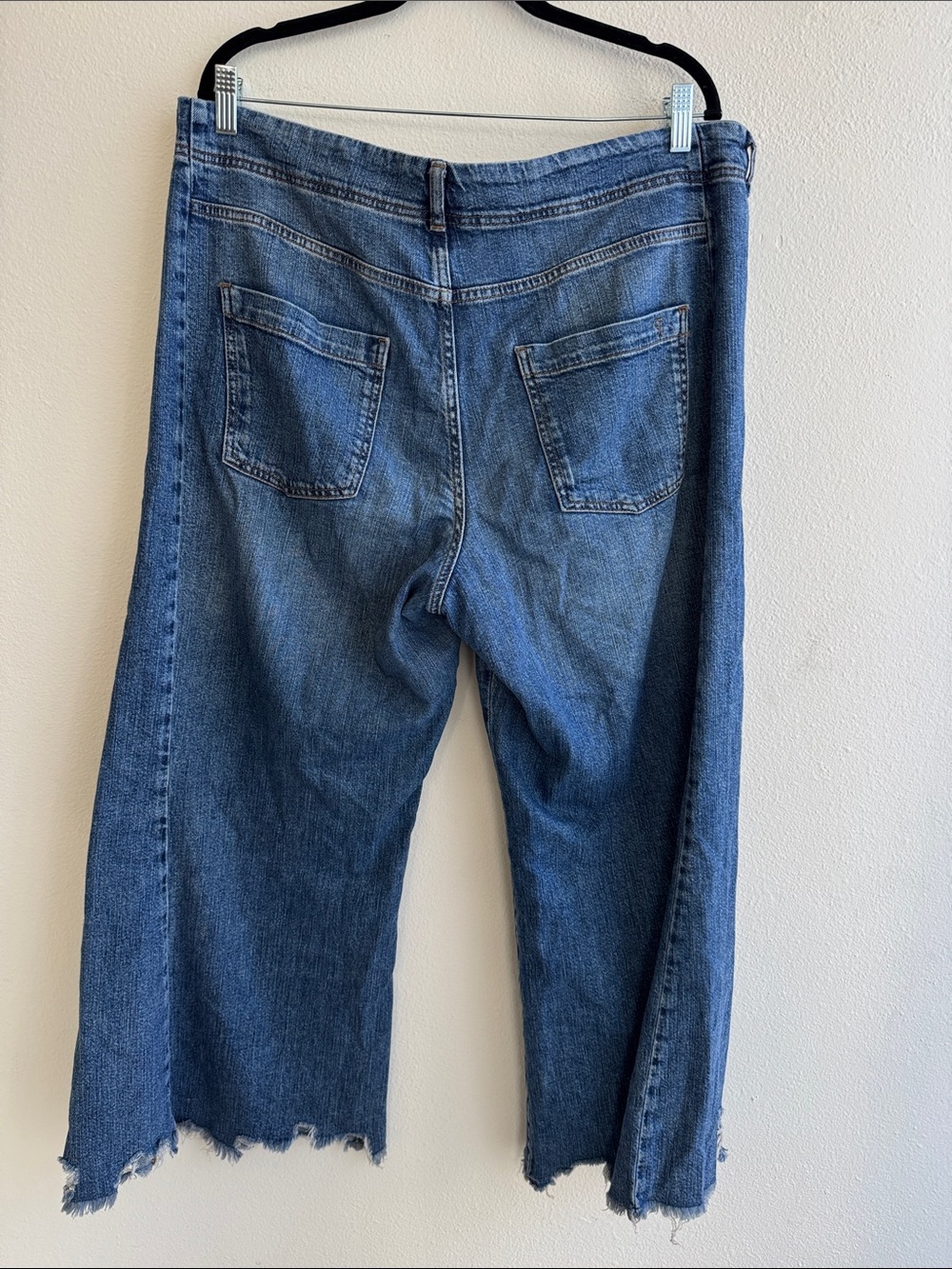 Pilcro Women's Adi Regenerative Cotton Mid-Rise Flare Jeans Size 32P Petite 36” - Picture 4 of 9